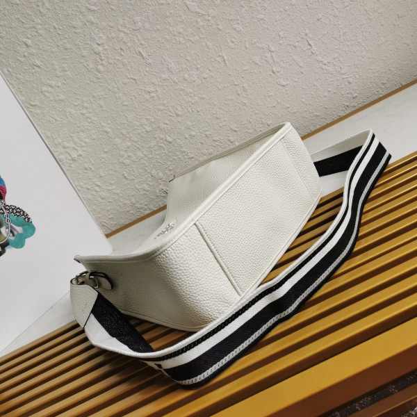 Pra*a leather hobo bag