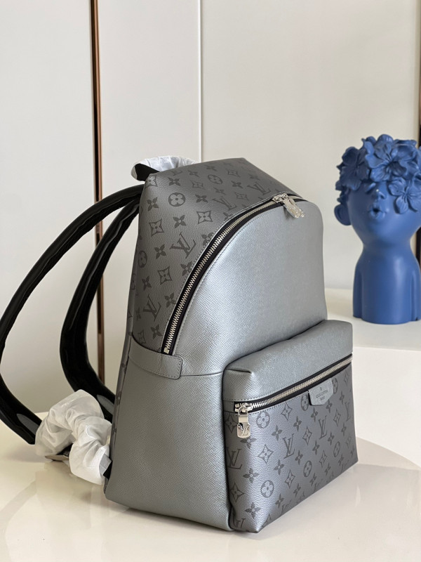 l0*is V*t0n discovery backpack pm