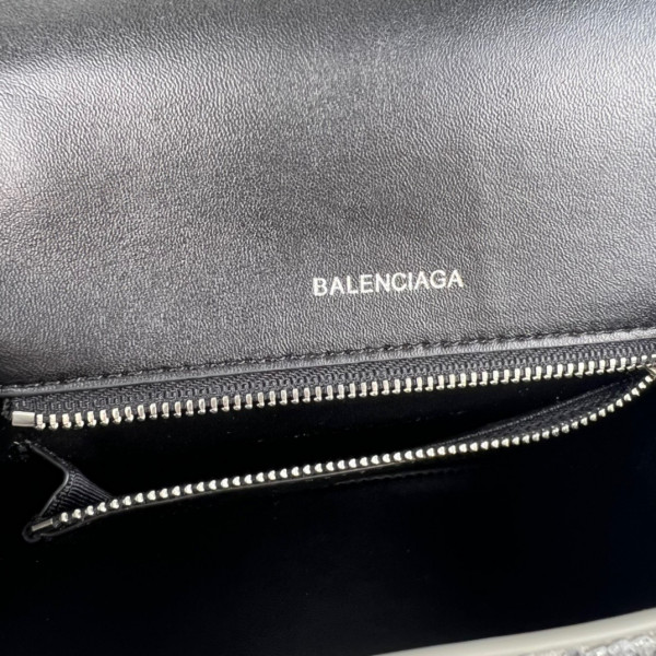 Ba*len*cia*ga hourglass