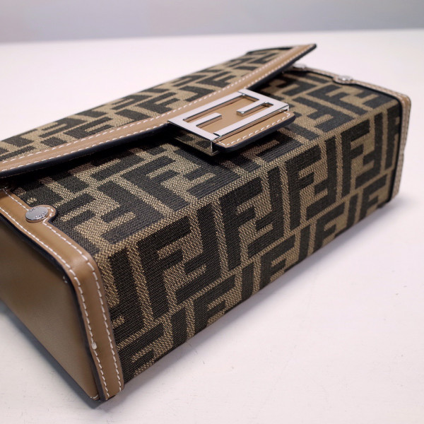 F**di baguette soft trunk