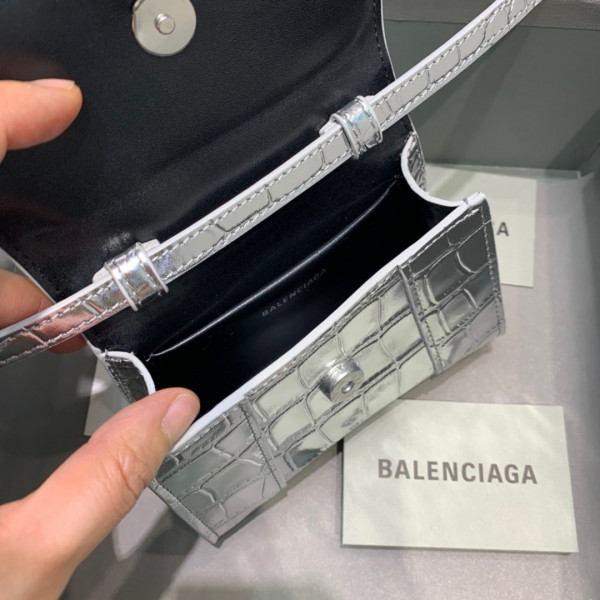 Ba*len*cia*ga hourglass