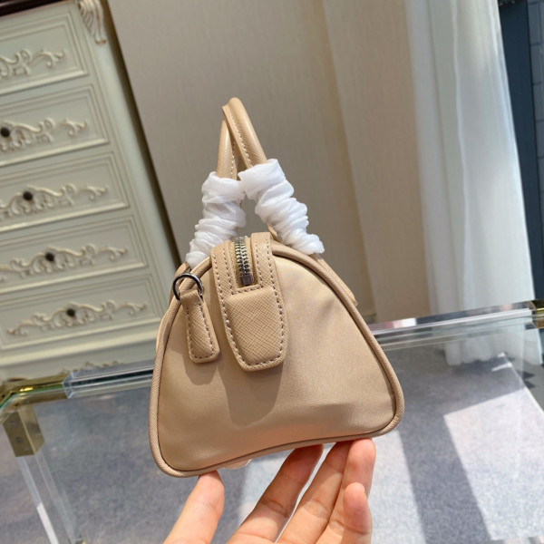 Pra*a re-edition 2005 nylon bag