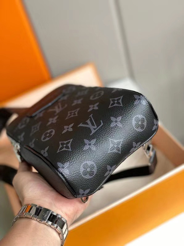 l0*is V*t0n outdoor slingbag