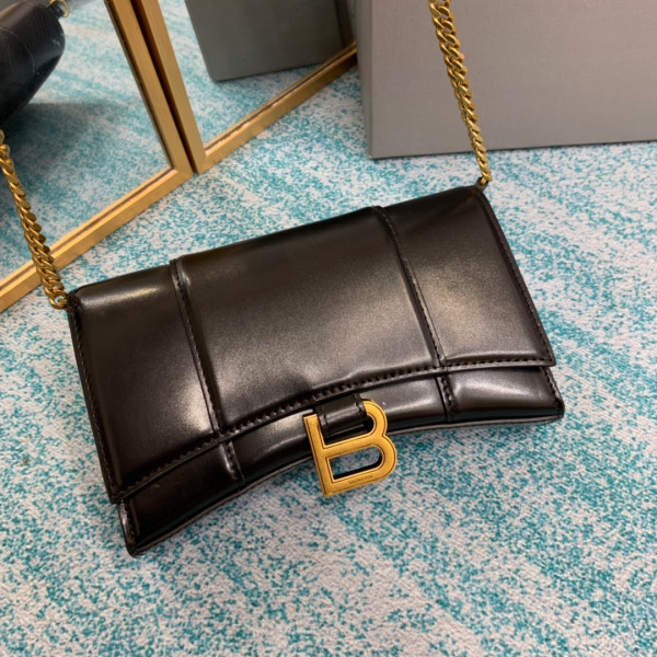 Ba*len*cia*ga hourglass wallet on chain