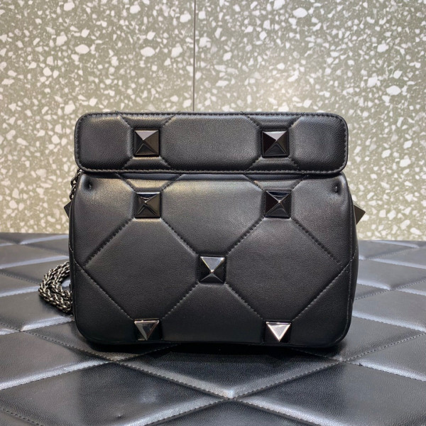 VALENTINO ONLINE EXCLUSIVE SMALL ROMAN STUD THE SHOULDER BAG WITH CHAIN
