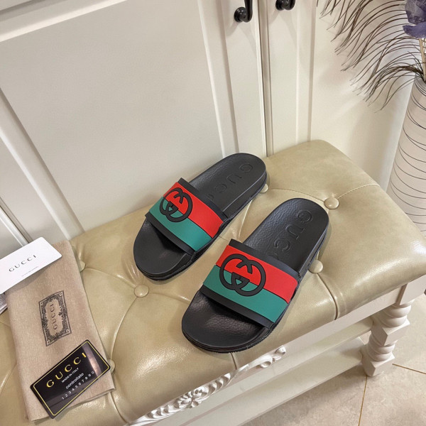 G*u*i interlocking g slide sandal