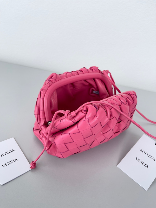 bo*te*ga Ve*ne*ta mini pouch