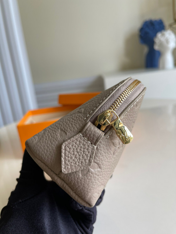 l0*is V*t0n cosmetic pouch pm-19*12*6cm