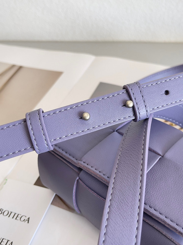 bo*te*ga Ve*ne*ta candy mini cassette-12*8*4cm