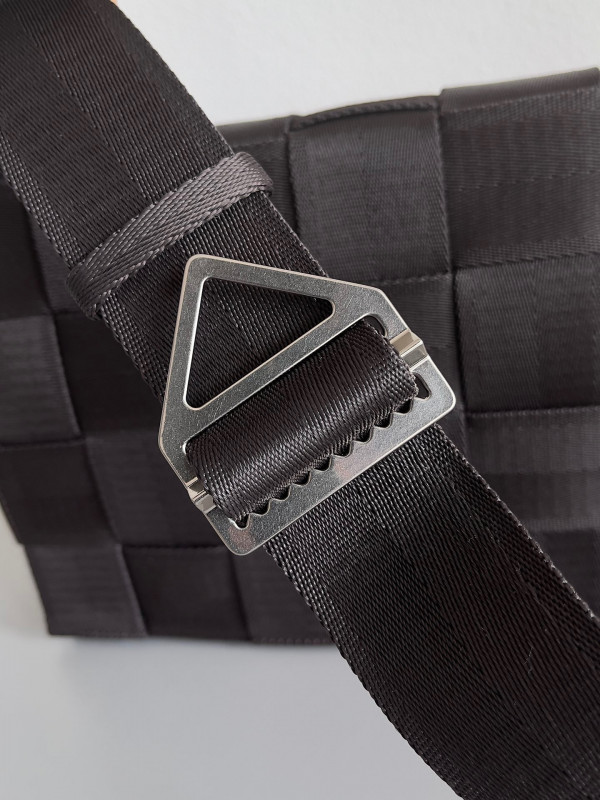 bo*te*ga Ve*ne*ta cassette webbing