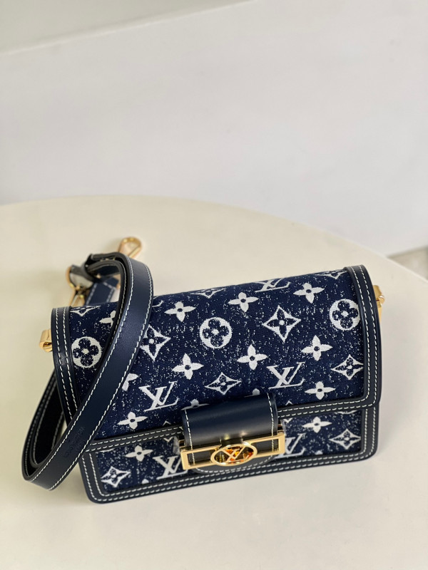 l0*is V*t0n dauphine mini