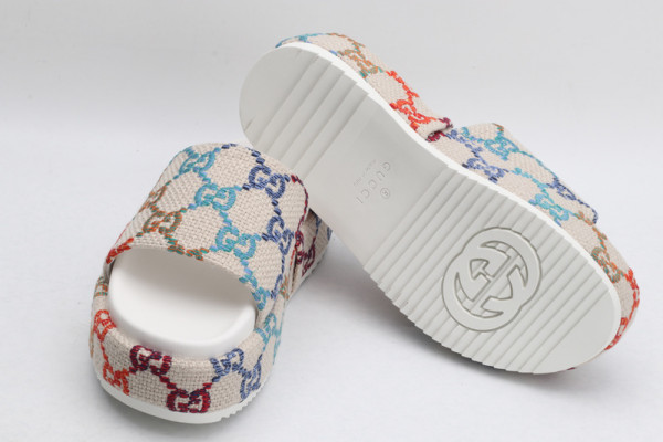 G*u*i platform slide sandal