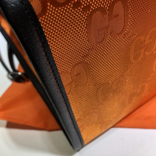 G*u*i off the grid tote bag