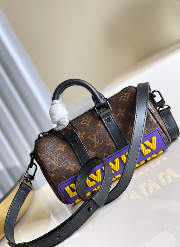 l0*is V*t0n keepall xs