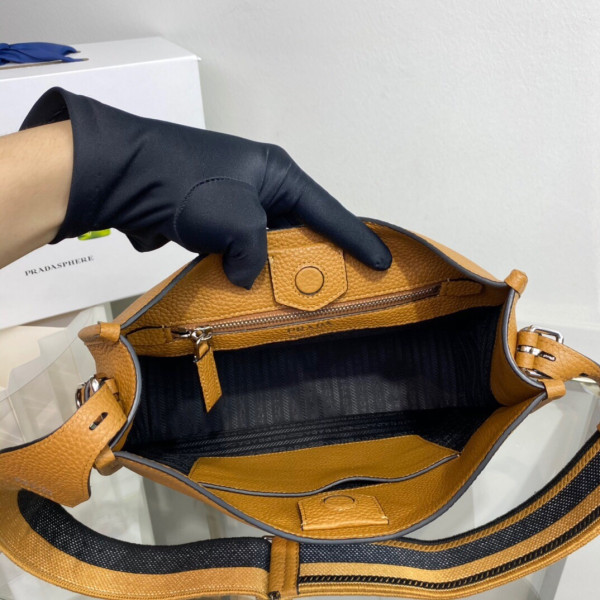 Pra*a leather hobo bag