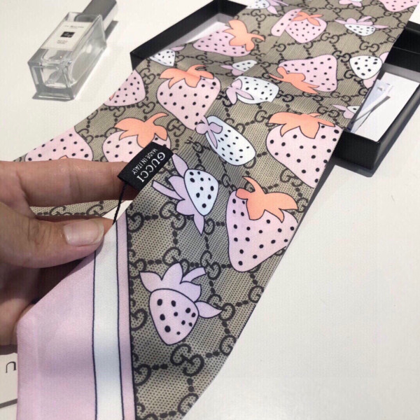 G*u*i bandeau