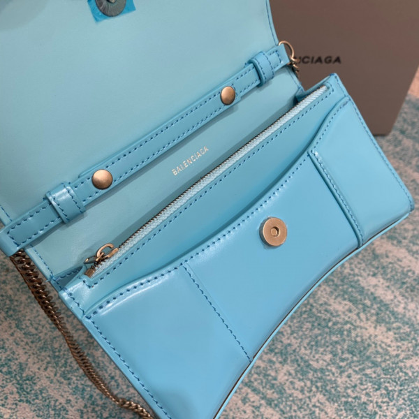Ba*len*cia*ga hourglass wallet on chain