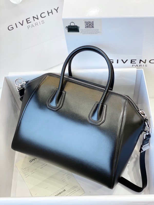GIENVCHY ANTIGONA MINI/SMALL/MEDIUM IN SMOOTH LEATHER