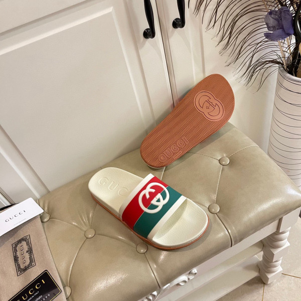 G*u*i interlocking g slide sandal