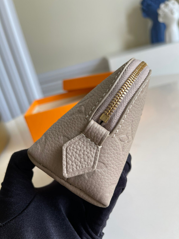 l0*is V*t0n cosmetic pouch pm-19*12*6cm