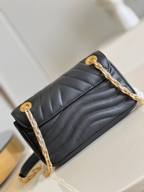 l0*is V*t0n new wave chain bag pm