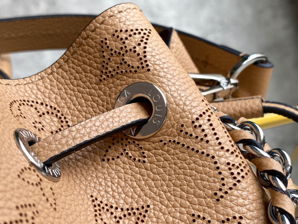 l0*is V*t0n bella tote