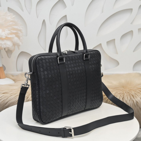 bo*te*ga Ve*ne*ta slim intrecciato briefcase