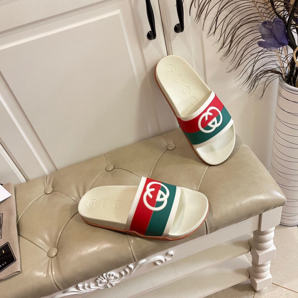 G*u*i interlocking g slide sandal
