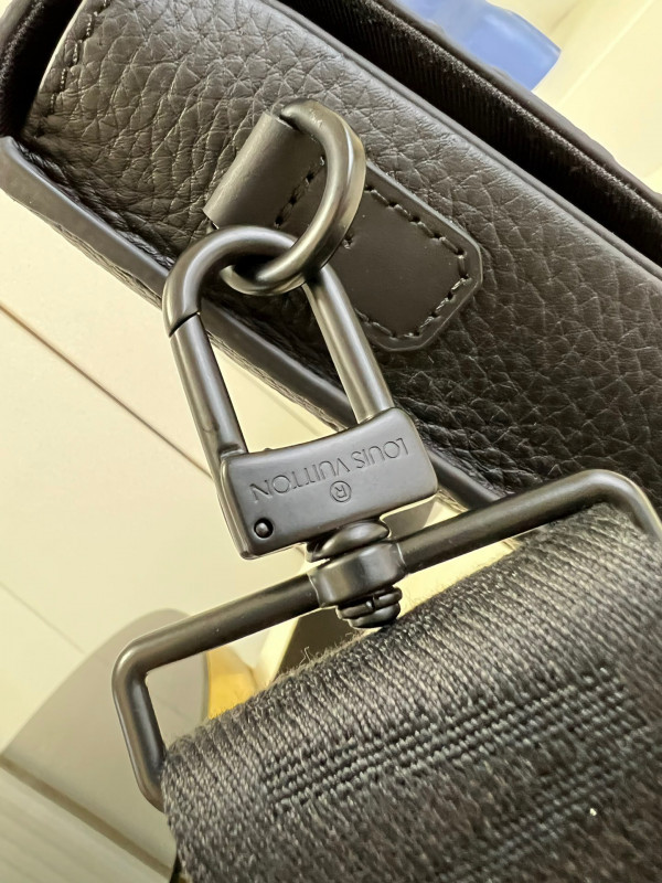 l0*is V*t0n s lock briefcase