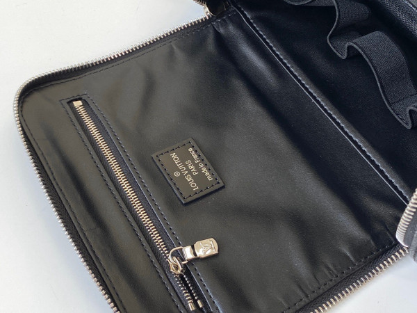l0*is V*t0n toiletry pouch
