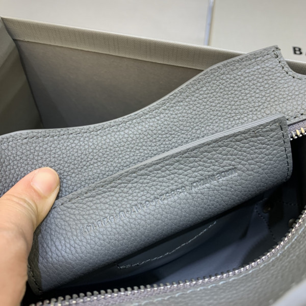 Ba*len*cia*ga neo classic mini top handle bag