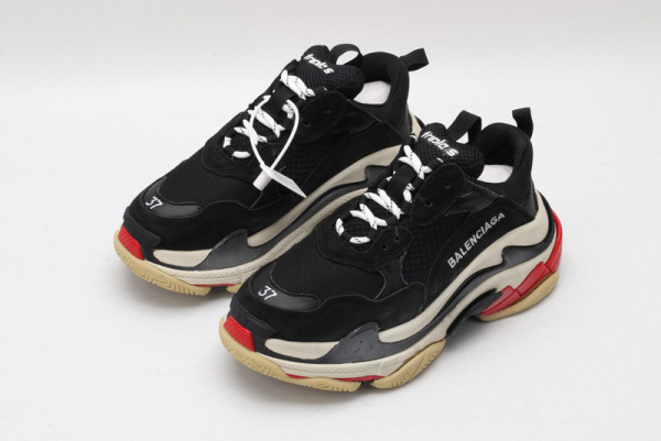 Ba*len*cia*ga triple s