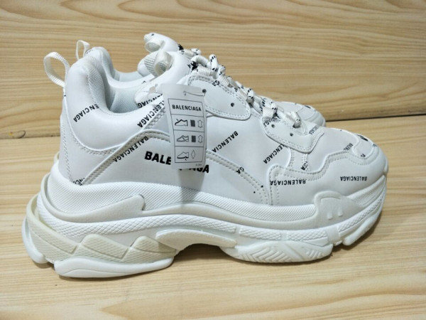 Ba*len*cia*ga triple s