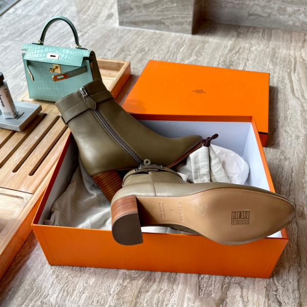 H**mes boots