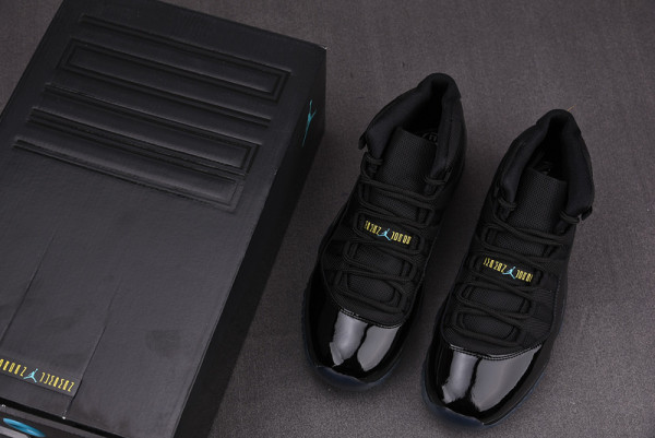 AIR JORDAN 11 RETRO 
