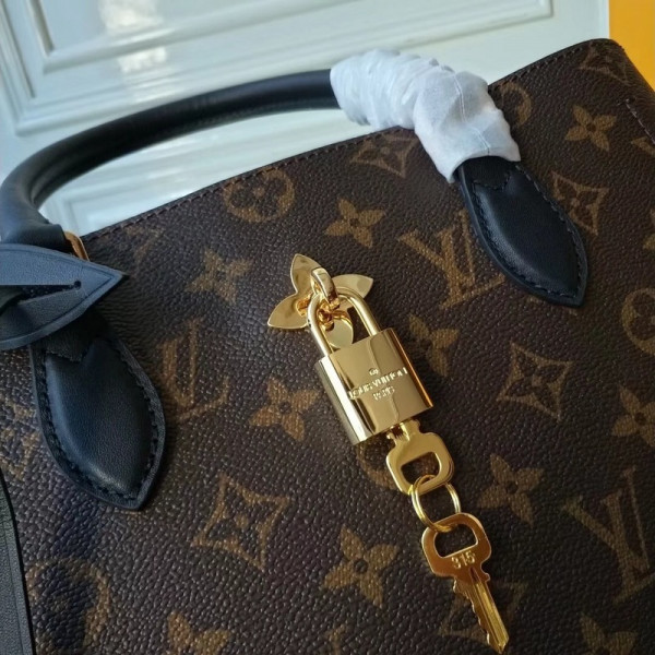 l0*is V*t0n flower tote