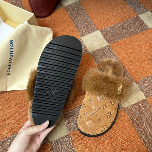 l0*is V*t0n sandals