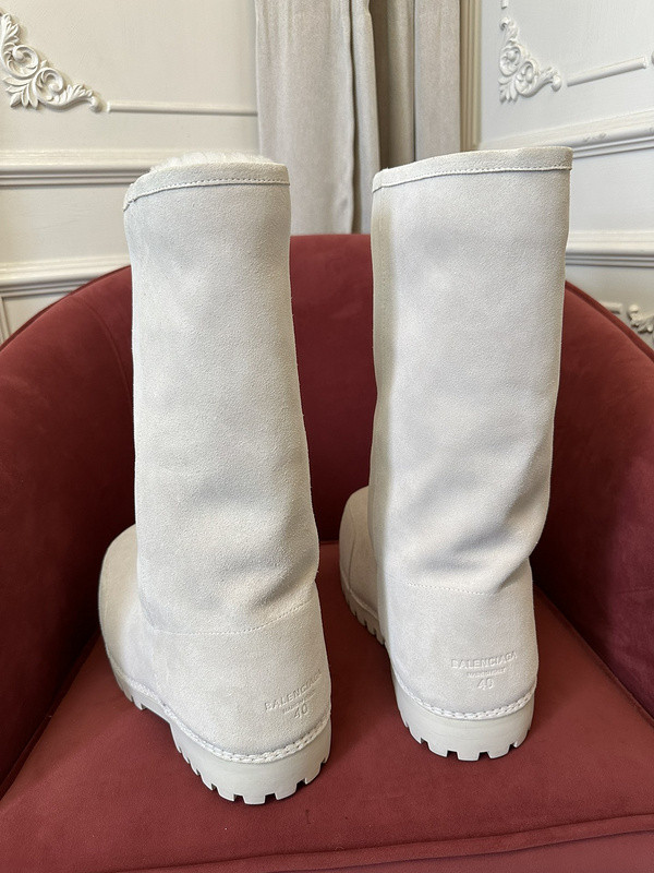 Ba*len*cia*ga alaska high boots
