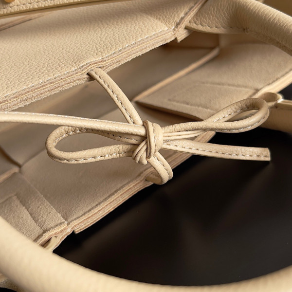 bo*te*ga Ve*ne*ta arco mini tote