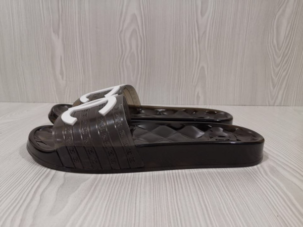 CL SLIPPERS