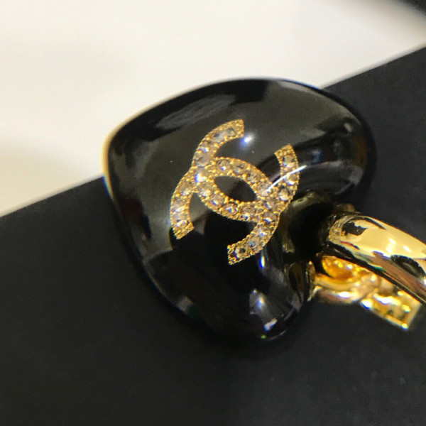 CL EARRINGS