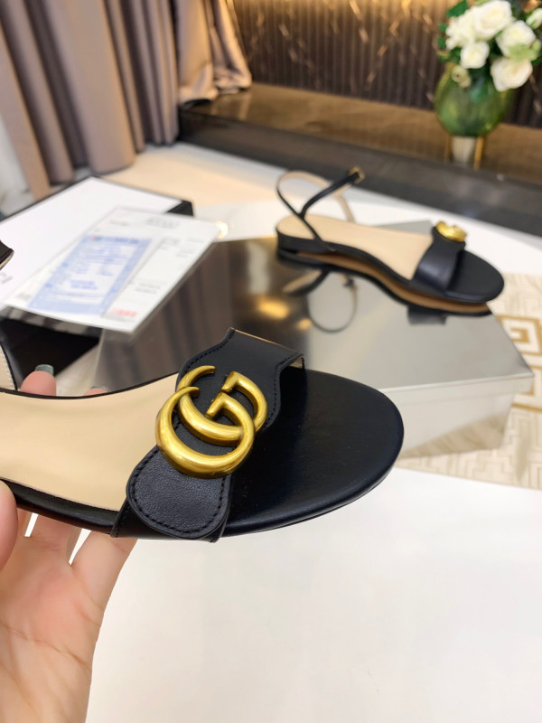 G*u*i leather sandal