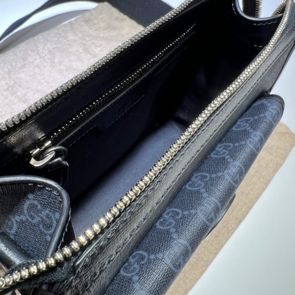 G*u*i messenger bag with interlocking g