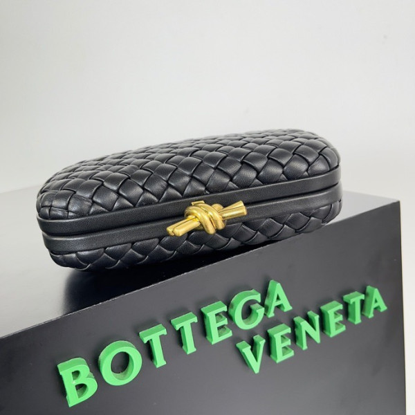 bo*te*ga Ve*ne*ta knot minaudiere