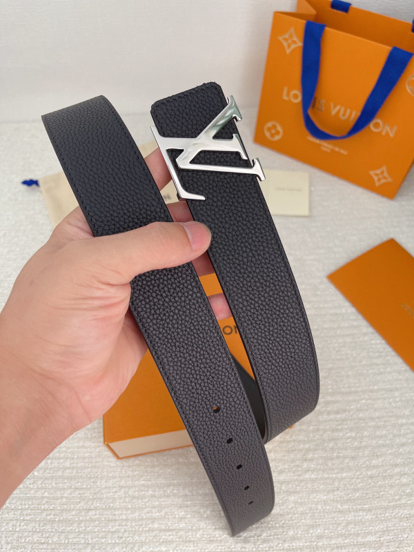 l0*is V*t0n belt