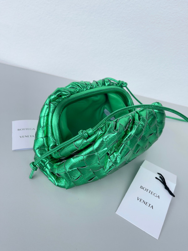 bo*te*ga Ve*ne*ta mini pouch