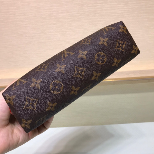 l0*is V*t0n cosmetic pouch gm