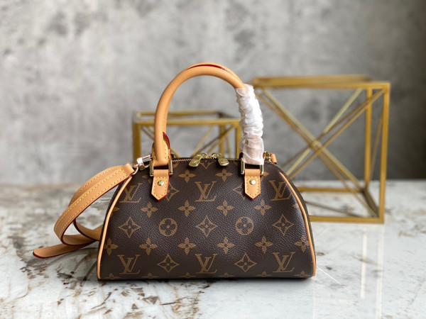l0*is V*t0n vintage bag