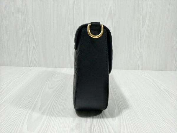 G*u*i padlock
