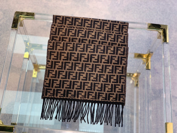 F**di scarf